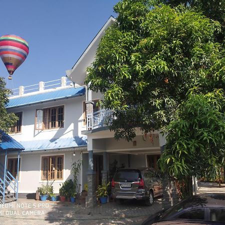 Munnar Blue Mist Acomodação com café da manhã Exterior foto