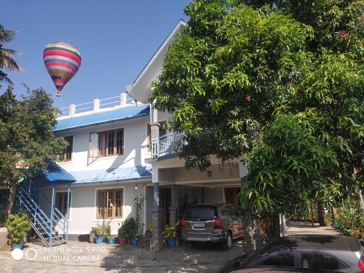 Munnar Blue Mist Acomodação com café da manhã Exterior foto